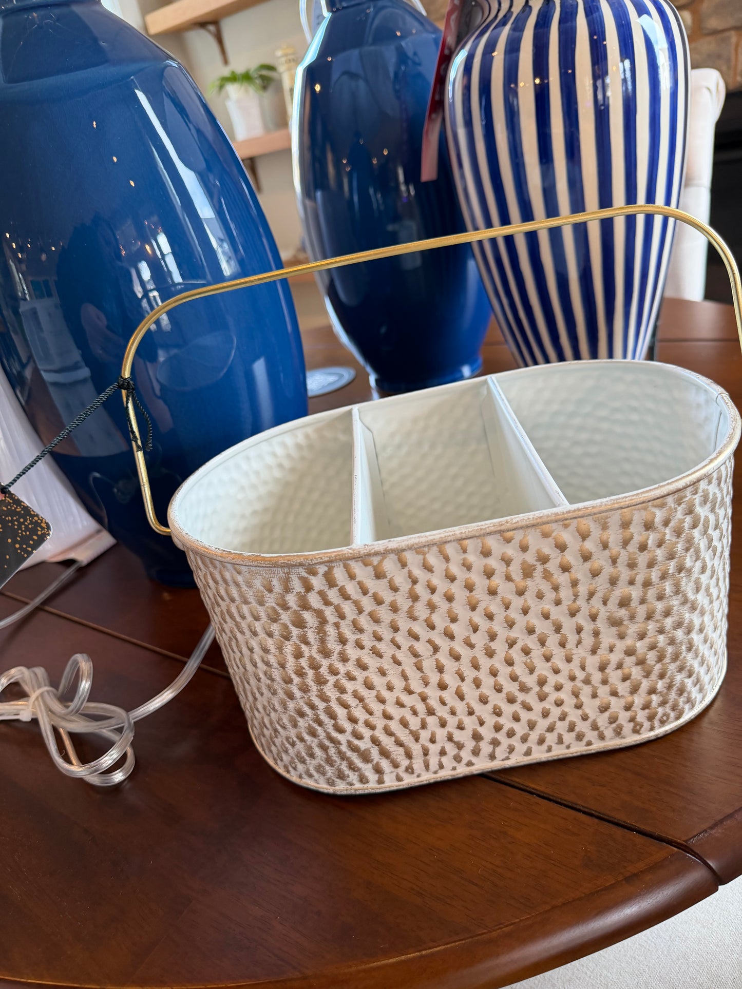 Basket: Metal gold & white