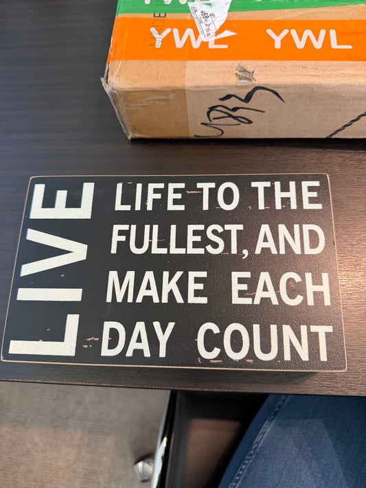 Decor: Live life to the fullest