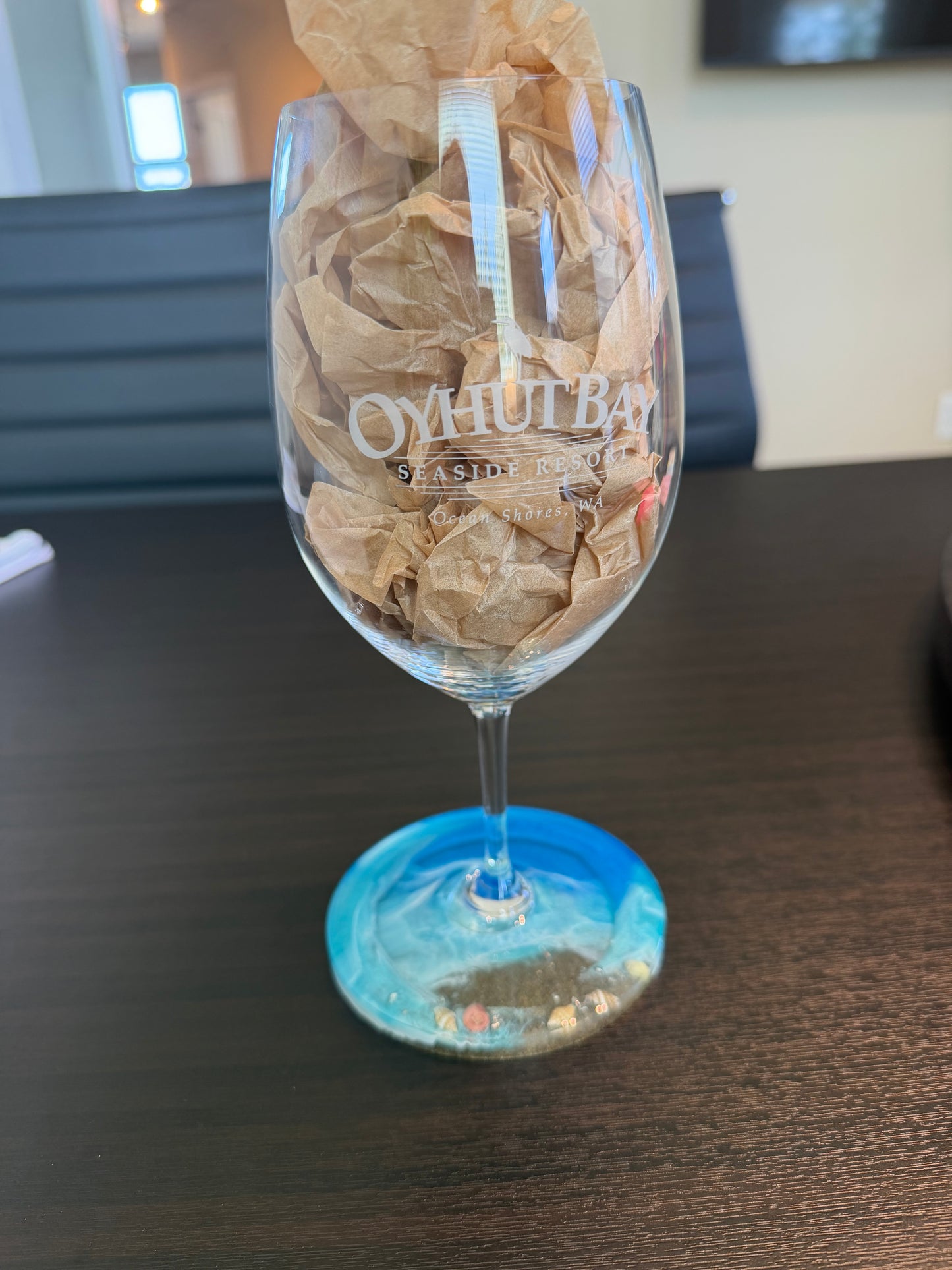 Glasses: Oyhut Wine Glasses with Resin