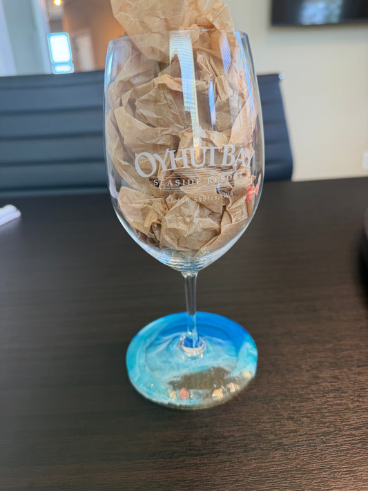 Glasses: Oyhut Wine Glasses with Resin
