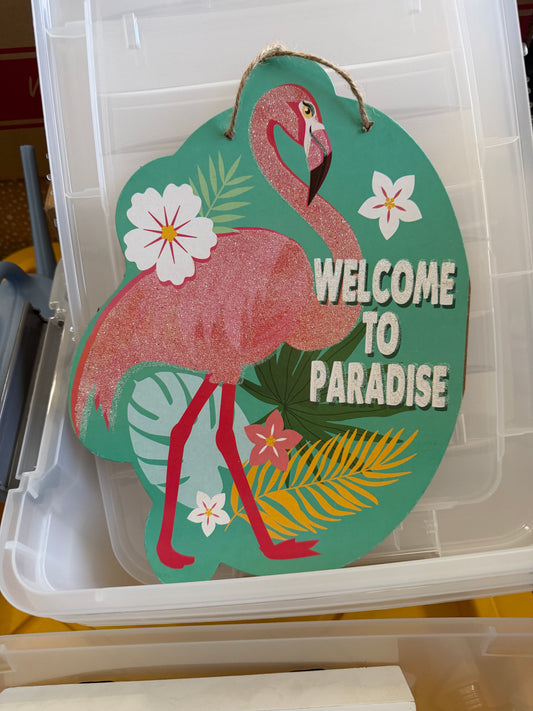 Decor: Welcome to paradise sign