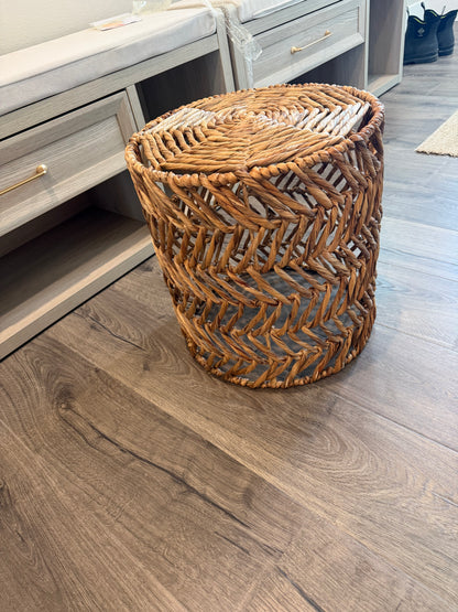 Furniture - Rattan table 16x15